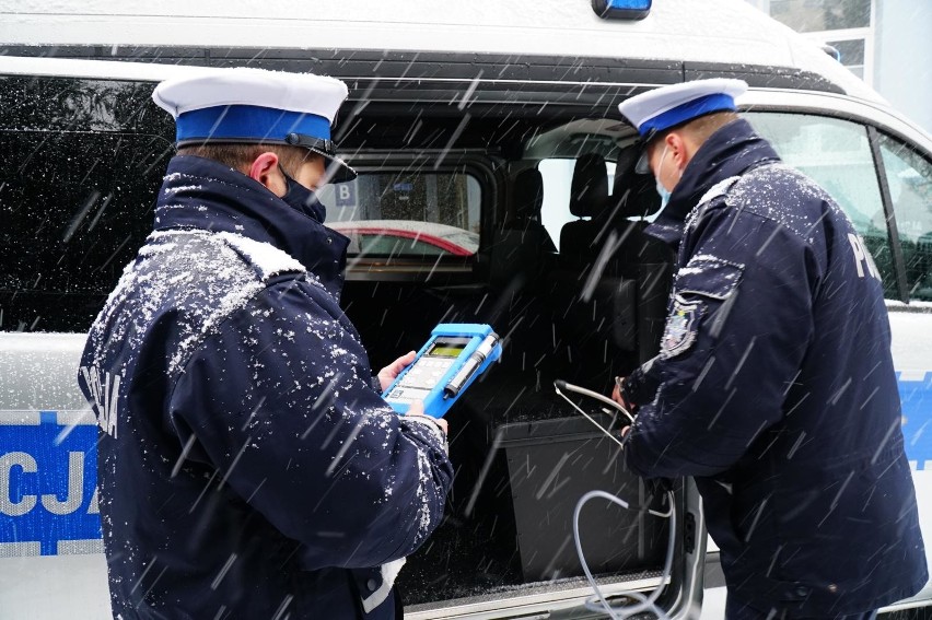 Od 5 grudnia policjanci nie będą wymagać okazania...