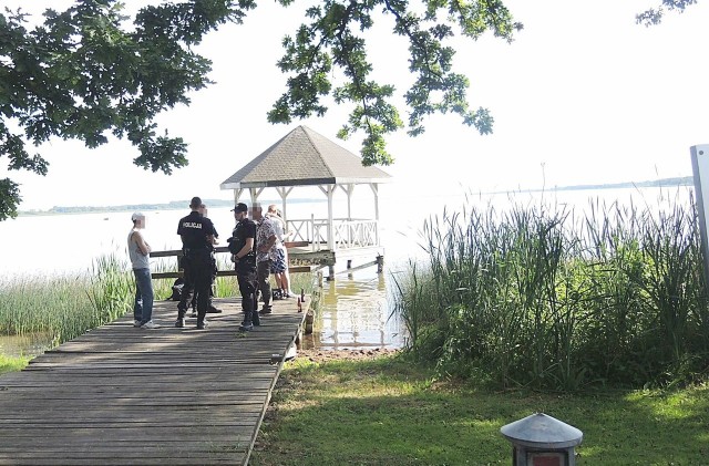 Stargardzka policja zapewnia, że mundurowi cały czas będą widoczni w te wakacje nad jeziorem Miedwie. 