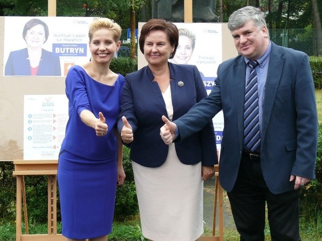 Na spotkaniu z dziennikarzami Magdalena Bąk-Wołoszyn, Renata Butryn i Dariusz Żmuda, gotowi do walki o zwycięstwo w barwach Platformy Obywatelskiej w wyborach do Sejmu.