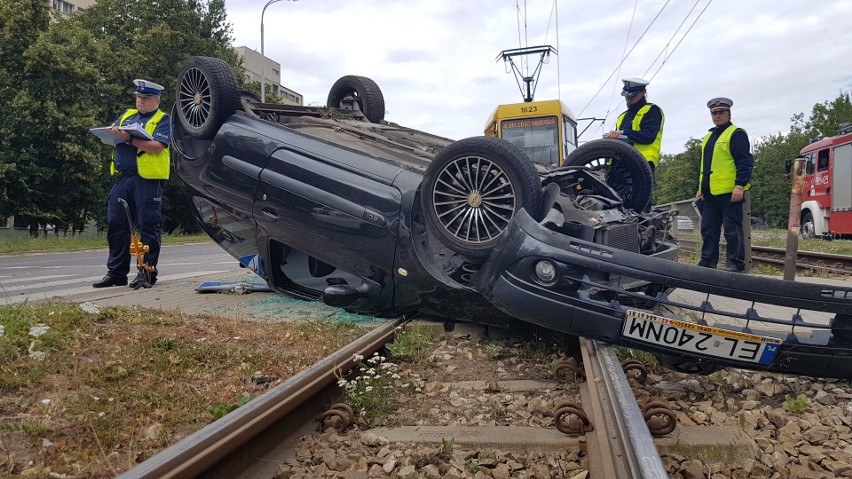 Wypadek na Śmigłego-Rydza w Łodzi. Jedna osoba ranna w...