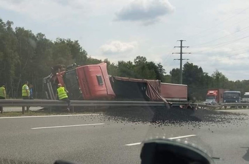 Wypadek na A1 przy zjeździe na Czerwionkę. Na autostradę...