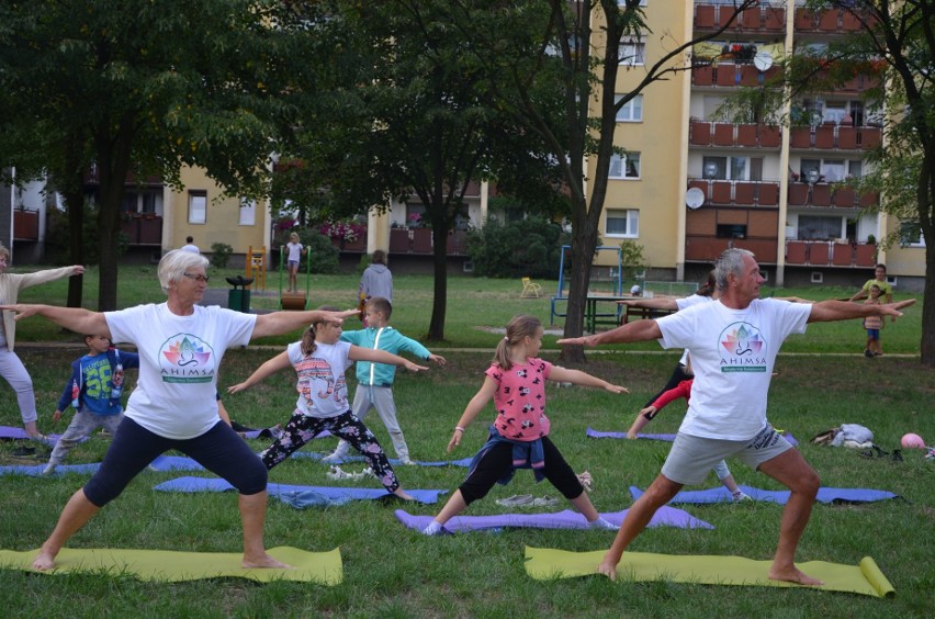 Joga na blokowisku w Kluczborku.