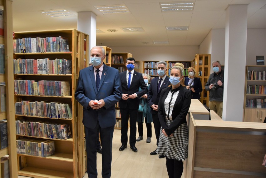 Krzeszowicka biblioteka publiczna zmieniła siedzibę. Otwarto...