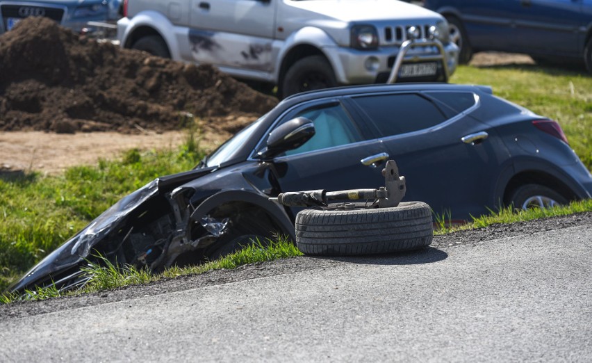 Wypadek pod Giełdą Wschód w Skołoszowie. Do szpitala zabrano kierującą hyundaiem [ZDJĘCIA]