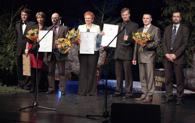 Zwycięzcy trzeciej edycji i gospodarze Wigilii Izbowej tuż po wręczeniu nagród.