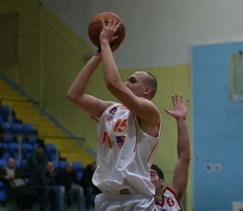 Artur Busz (z piłką) zdobył w Poznaniu 17 punktów.