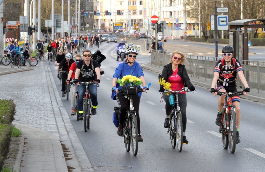 Masa Krytyczna 31.03.2017 we Wrocławiu. Rowerzyści...