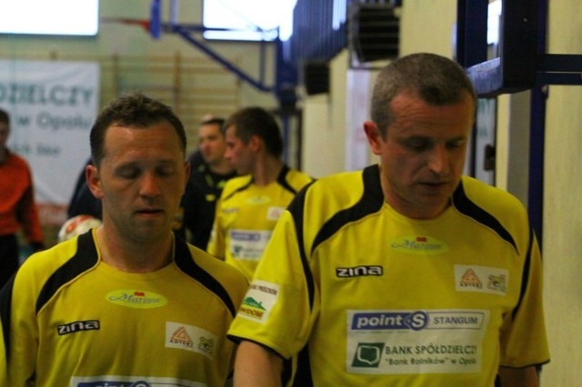 Zawodnicy zespołu z Komprachcic: Tomasz Wróblewski (z lewej) i grający trener Dariusz Lubczyński.