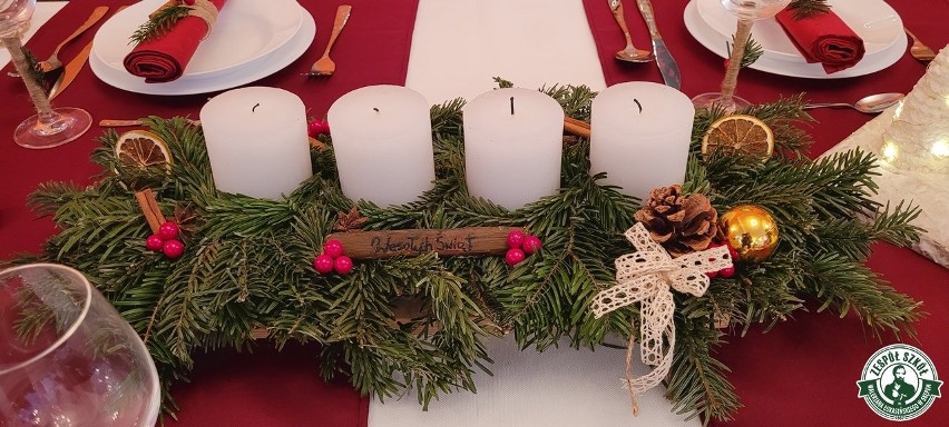 Uczniowie Zespołu Szkół w Skępem przygotowali przepiękne stoły bożonarodzeniowe!