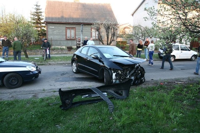 U zbiegu ulic Odrodzenia i Komunalnej w Radomiu w czwartek, po godzinie 19,  doszło do wypadku, w którym dwie osoby zostały ranne.
