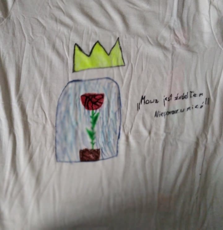 Uczniowie ze szkoły w Miedzierzy projektowali koszulki. Inspiracją był Mały Książę [ZDJĘCIA]