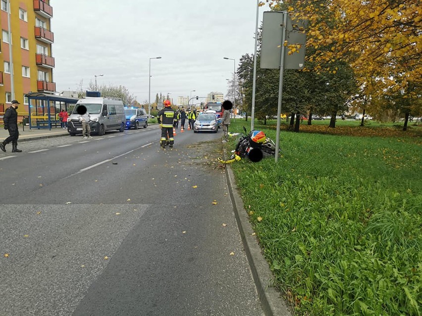 Wypadek na ulicy Wyszyńskiego w Bydgoszczy. Zginął ratownik medyczny [zdjęcia]