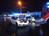 Zderzenie trzech samochodów. Dwie osoby poszkodowane w Świątnikach Górnych