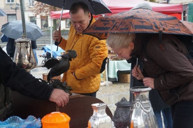 Pierwszy raz Rynek Staroci odbył się miesiąc temu, w trzecią niedzielę października.