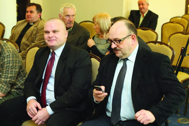 Senator-zapaśnik Maciej Grubski (od lewej) i Lech Leszczyński, wiceprezes PZLA, podczas ubiegłorocznej gali Sportowiec Roku