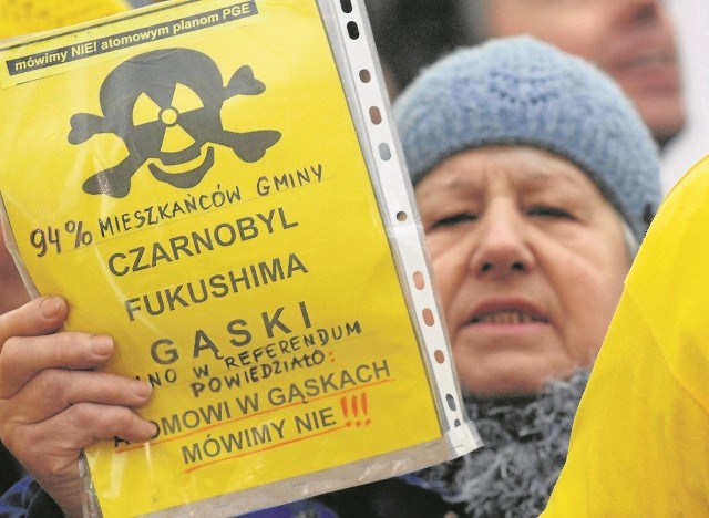 Przeciwnicy budowy elektrowni jądrowej w Gąskach w licznych protestach przypominali, że powiedzieli już „nie” dla atomu.