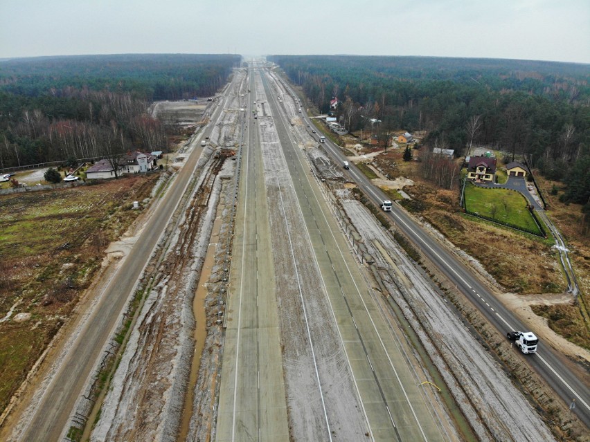 Budowa S17. Dojedziemy ekspresówką do Garwolina w połowie 2019 r. (ZDJĘCIA i WIDEO Z DRONA)