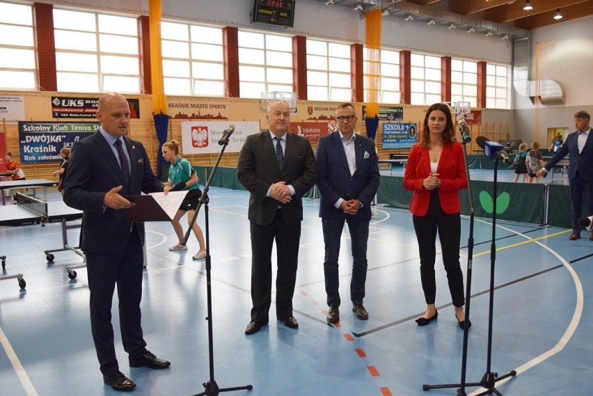 Minister sportu Danuta Dmowska-Andrzejuk z wizytą w Kraśniku. Podsumowała program „Klub" i zagrała z marszałkiem w tenisa. Zobacz zdjęcia