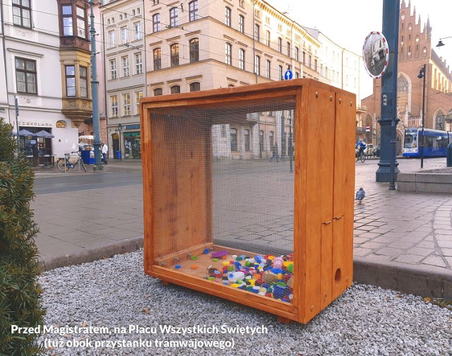 Na terenie miasta pojawiły się ekoskrzynie, do których można wrzucać nakrętki i w taki sposób wspierać Hospicjum św. Łazarza. Jedna ze skrzyń znajduje się przed magistratem na placu Wszystkich Świętych.