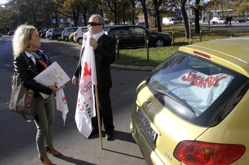 Dzień Edukacji Narodowej 2013. Nauczyciele z Solidarności z listami do parlamentarzystów [ZDJĘCIA]