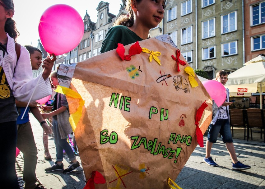 Zdjęcia przedstawiają tegoroczny Światowy dzień FAS , czyli...