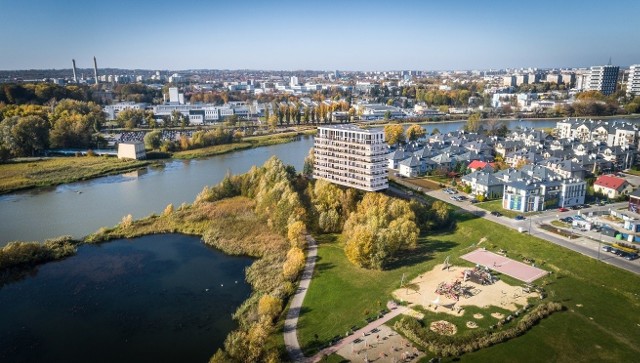 Tuż obok Grabskiego 7 (blok w centrum zdjęcia), od strony boiska, jeden z deweloperów chce postawić 5-piętrowy blok mieszkalno-usługowy. Miasto nie wydało jak na razie decyzji o warunkach zabudowy