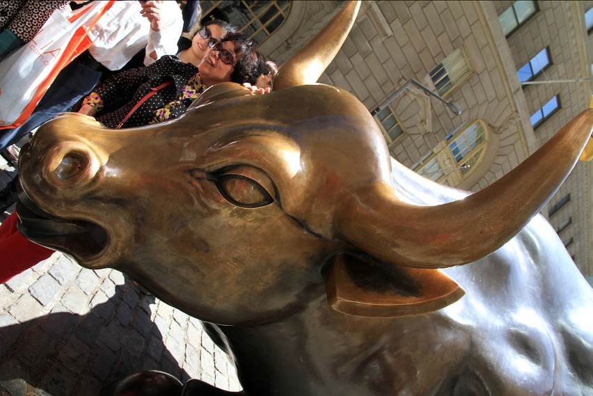 Rzeźba „Charging Bull” autorstwa Arturo Di Modica