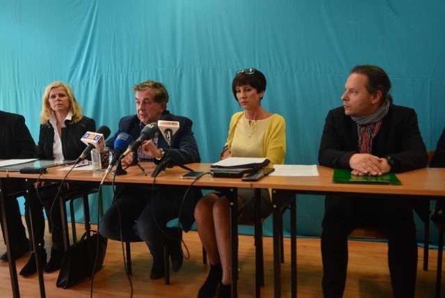 O złej sytuacji Poradni mówili: Elżbieta Michałkiewicz, Włodzimierz Wolski, dr Anna Witucka- Tuzimek i Mateusz Bal.