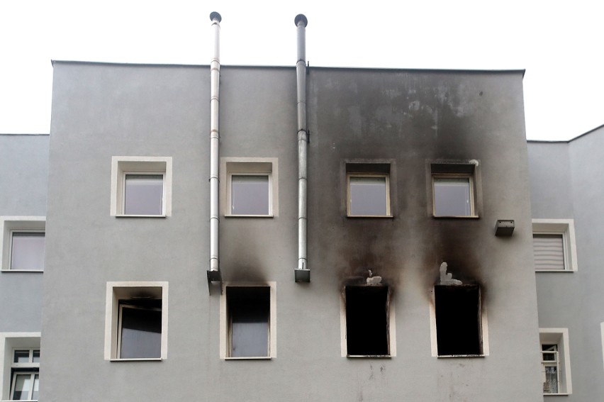 Po pożarze na ulicy Mazurskiej w Szczecinie. To już drugie zdarzenie w tej kamienicy w ciągu dwóch lat [ZDJĘCIA]