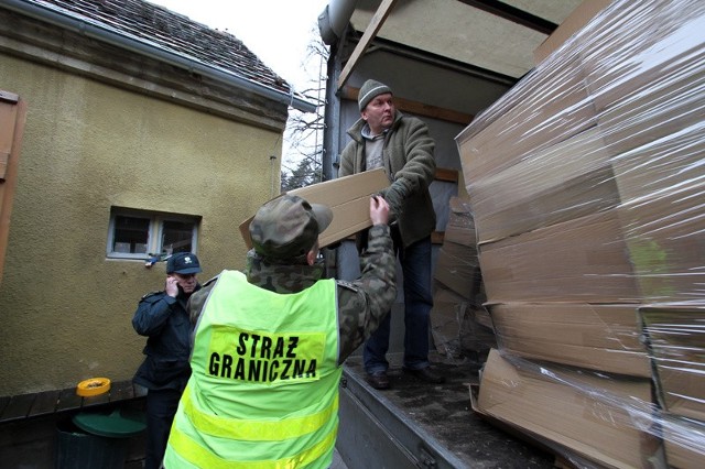 Pogranicznicy przekazali 800 kg makaronu schronisku dla bezdomnych zwierząt w Zielonej Górze.