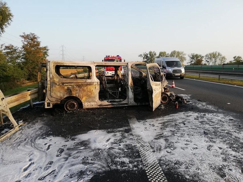 Wypadek na autostradzie A4. Spłonął bus [ZDJĘCIA]