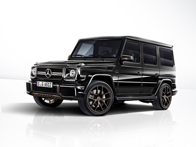 Mercedes-AMG G 65 Final EditionZa napęd pożegnalnej wersji odpowiada silnik V12 o pojemności 6-litrów oferujący 630 KM mocy oraz 1000 Nm. Napęd przekazywany jest na wszystkie koła za pomocą 7-stopniowej skrzyni automatycznej AMG Speedshift 7G-Tronic.Fot. Mercedes-Benz