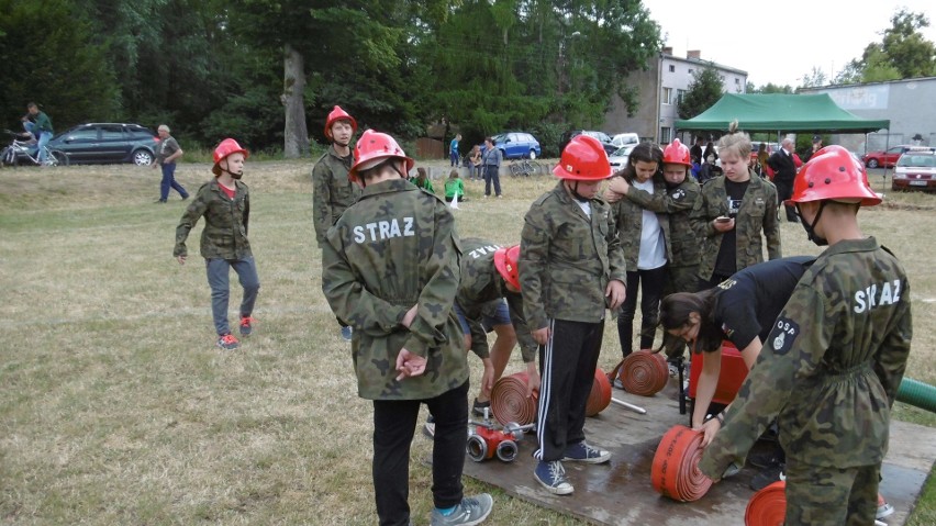 Zawody młodzieżowych drużyn OSP z powiatu bydgoskiego. Do walki stanęło 15 drużyn (zdjęcia)