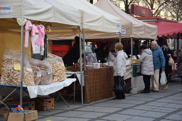 Jarmarki odbywają się w różnych częściach kraju.