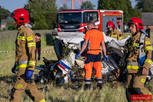 Katastrofa awionetki pod Kłobuckiem. Spadła Cessna z 1979 roku. Na miejscu wciąż pracują śledczy