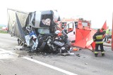 Śmiertelny wypadek na A4. Bus wbił się w ciężarówkę