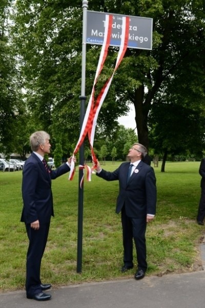 Prezydent Komorowski zasadził w Poznaniu Dąb Wolności