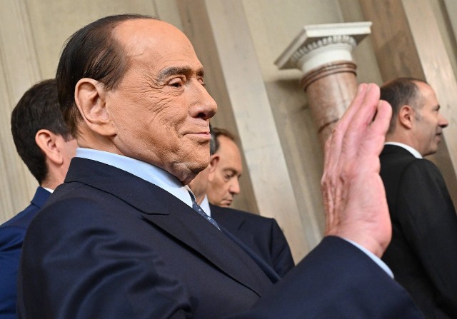 Silvio Berlusconi trafił do szpitala. Miał problem z płucami