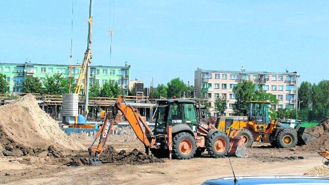 Plac budowyBryła budynku jest już widoczna, na razie parter. Pracom sprzyja dobra pogoda.