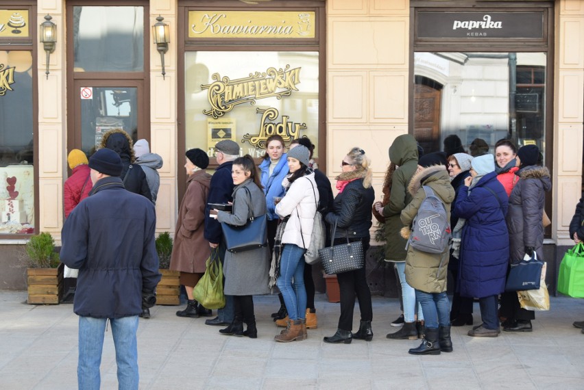 Tłusty Czwartek w Lublinie i dłuuuuugie kolejki po pączki