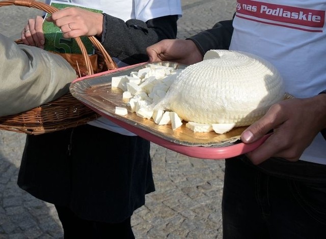 Kuszenie serem w samo południe na Rynku Kościuszki