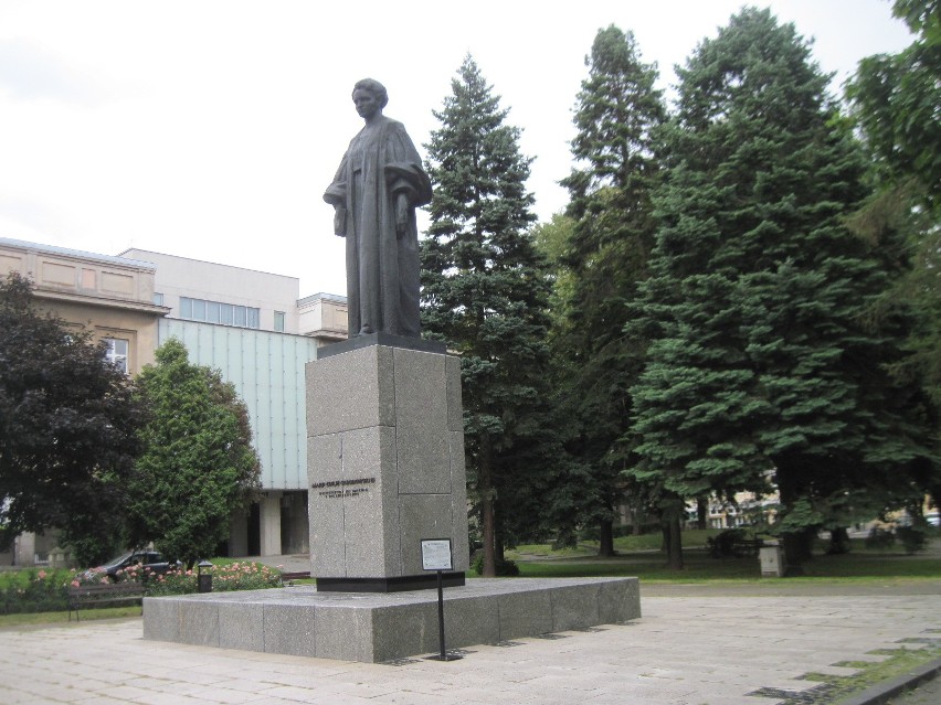 Lublin: Ukończono remont pomnika Marii Curie-Skłodowskiej. Wygląda jak dawniej