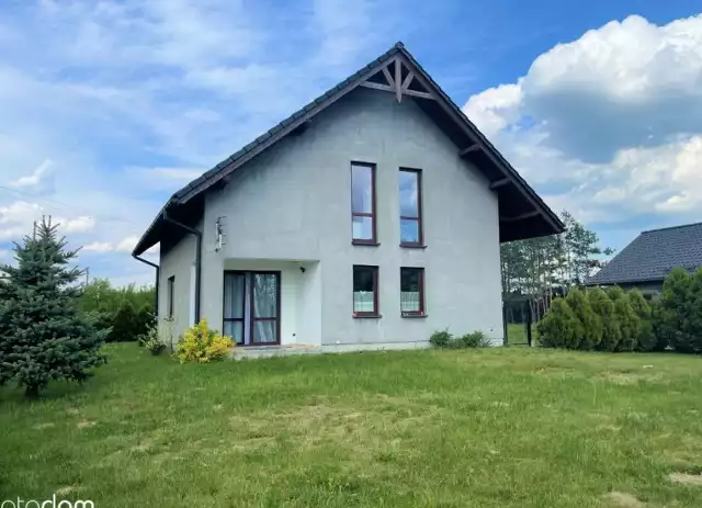 Wolnostojący dom wybudowany w 2012 roku, położony na zadbanej działce w cichej okolicy blisko Pszczyny.Cena 830 000 zł.Link do ogłoszenia.