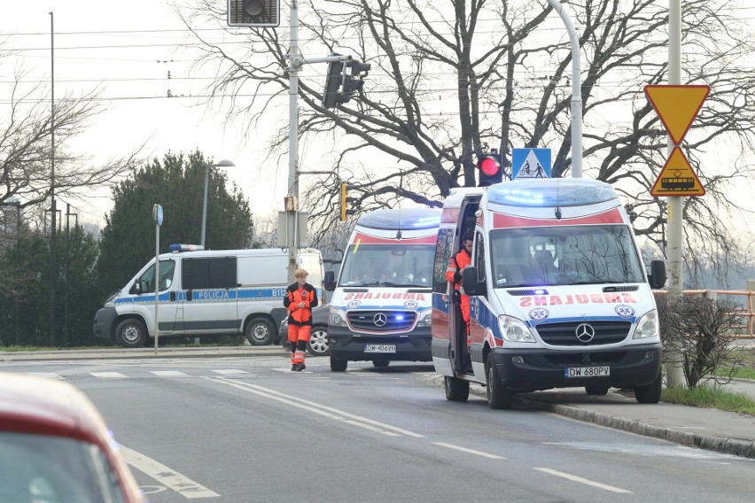 Mężczyzna skoczył do Odry z mostów Trzebnickich. Nie żyje