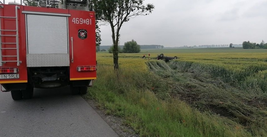 Kierowca z nieznanych jeszcze przyczyn stracił panowanie nad...