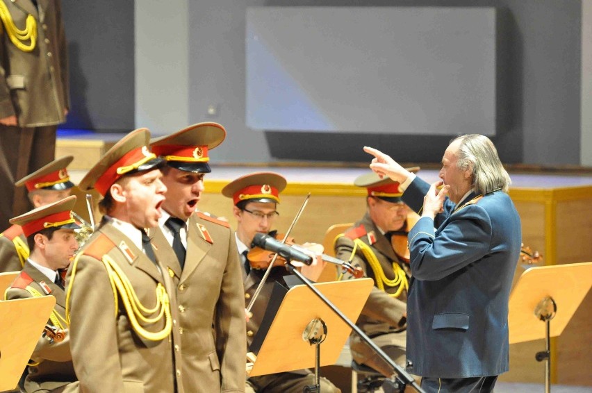 Chór śpiewający sowieckie pieśni wystąpił w Filharmonii Wrocławskiej (ZDJĘCIA)