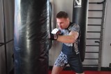 [WIDEO] Sporty walki. Marcin Skrzek przygotowuje się do najważniejszej walki w karierze. W marcu powalczy o pas mistrzowski federacji TFL