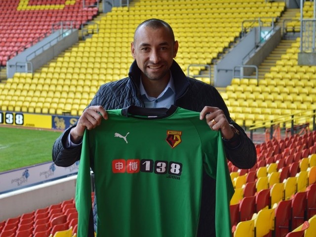 Heurelho Gomes (Watford) – Brazylijczyk w Watfordzie przeżywa drugą młodość. Jest pewnym punktem zaskakująco dobrze spisującego się beniaminka i ma na koncie już 8 czystych kont, co jest drugim wynikiem w całej lidze. Mimo dość zaawansowanego już wieku dalej imponuje refleksem i świetnymi interwencjami na linii. Pozycja bramkarza nie powinna spędzać Quique Floresowi snu z powiek.