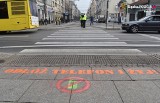 „Odłóż telefon i żyj!” - takie napisy pojawiły się przy przejściach dla pieszych w Katowicach ZDJĘCIA