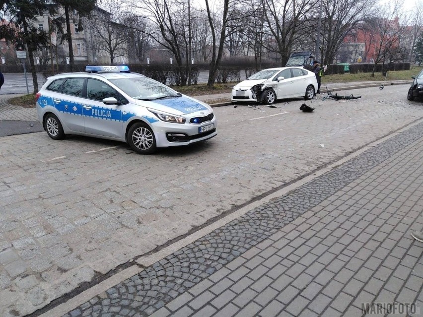 Zderzenie toyoty i volkswagena w Brzegu.